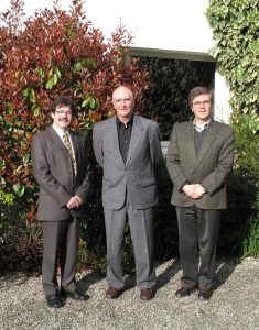 Centre Missionnaire Carhaix - Le pasteur Stéphane Lauzet en compagnie des pasteurs Yvon Charles et Samuel Charles, lors de sa venue au Centre Missionnaire au printemps 2009