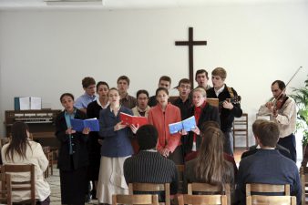 Centre Missionnaire Carhaix - Groupe de chanteurs (1)